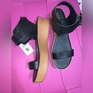 New- Mossimo Supply Co. Black platform sandals -9.5